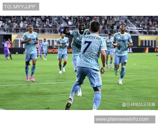 足球明星在场上精彩对话瞬间揭秘球场内外的默契与激情